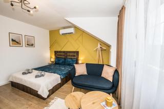 2BDRM: View & Free street parking in town’s Heart - 1