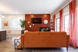 Chic Hideaway - King Bed - Fireplace - Garage - AC - DT and WEM - 5