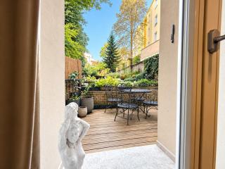 Luxury Prague Stay with Private Terrace - 9