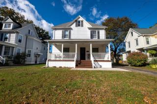 Near UHS BU Sleeps 8 Large Groups Welcome - 0
