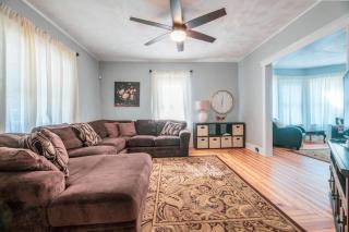 Near UHS BU Sleeps 8 Large Groups Welcome - 9