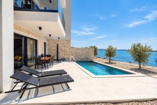 Beachfront Escape Villa Nevera - 7