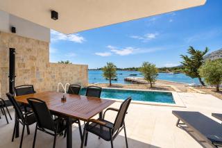 Beachfront Escape Villa Nevera - 4