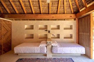 Bespoke Oceanfront Home in a Secluded Bay - 8