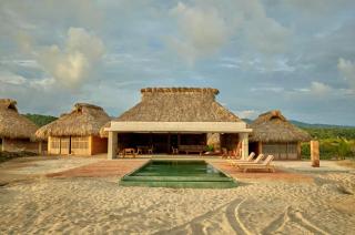 Bespoke Oceanfront Home in a Secluded Bay - 4