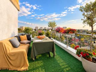 Penthouse View Aeroport Iasi - 2