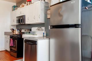 The E St Retreat Lovely 3-BR Nestled between H St & Eastern Market - 3