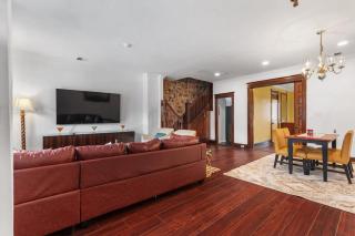 Family & Group Trips to DC - 4-BR Close to METRO - 5