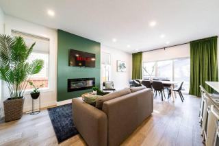 9BDRM Chic Luxury Retreat - Hot Tub - AC - BBQ - Sleeps 23 - 4
