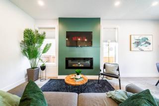 9BDRM Chic Luxury Retreat - Hot Tub - AC - BBQ - Sleeps 23 - 3
