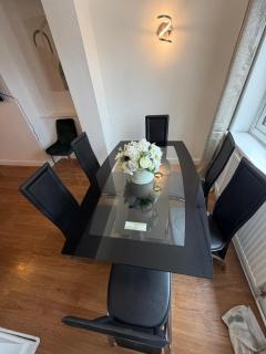 Contractors Stay for 10 with fully equipped kitchen, washing machine and Parking , Near DRI & M18 - 1