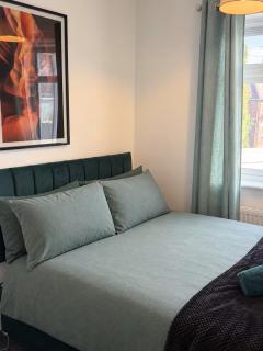 Contractors Stay for 10 with fully equipped kitchen, washing machine and Parking , Near DRI & M18 - 6