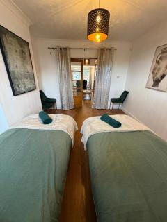 Contractors Stay for 10 with fully equipped kitchen, washing machine and Parking , Near DRI & M18 - 5