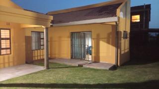 Bushman Kraal Lux - 0