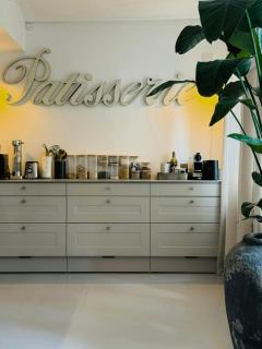 Raw and stylish apartment in a quiet courtyard - 0
