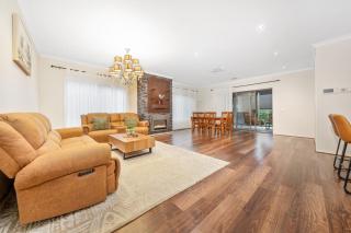 Spacious Cozy 4BR Family Retreat |Theatre, Sunroom - 8