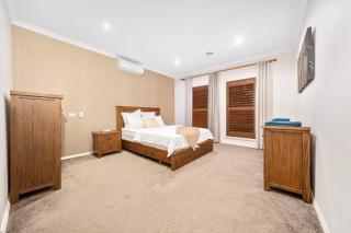 Spacious Cozy 4BR Family Retreat |Theatre, Sunroom - 2