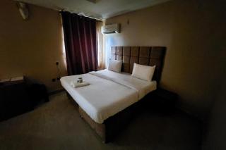 B's Hive Hotels and Suites - 4