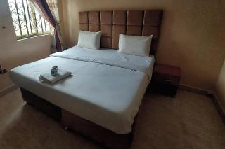 B's Hive Hotels and Suites - 1
