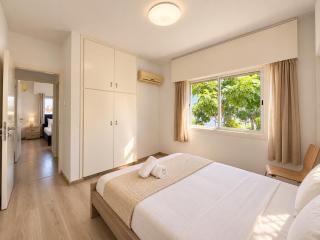 Budjet Beachside Apartment - 1