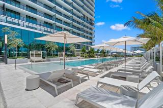 Miami Beach Penthouse Ocean & Bay Views with Balcony - 7