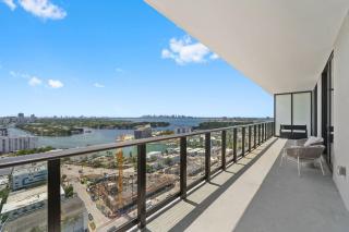 Miami Beach Penthouse Ocean & Bay Views with Balcony - 4