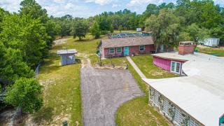 MERMAID MANOR CARRIAGE HOUSE Quiet Homasassa area offers a screened heated pool, hotub, covered outdoor patio with gas grill, hand painted murals throughout, fenced yard, sleeps 6 in 2 kings, 2 twins, RV Parking w power addl fee, 1 Dog ok w addl fee - 4