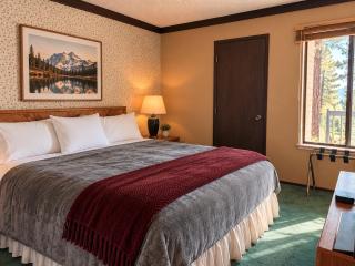 Centrally Located Sherwin Retreat - 6