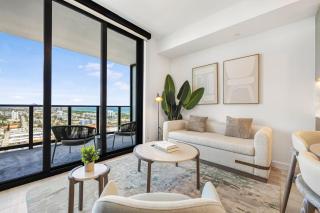 Miami Beach Luxury Stay Balcony Sea Views & Pool - 5
