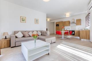 Sliema-Gzira Stylish Apartment - 9