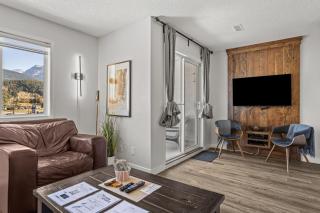 Mountain Retreat 3BR Walk to Downtown - 9