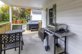 New River Gorge Cottage w Hot Tub, Fire Pit, Grill - 4