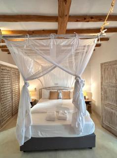 1 Bedroom Beachfront Getaway, Pool and Ocean Views - 5