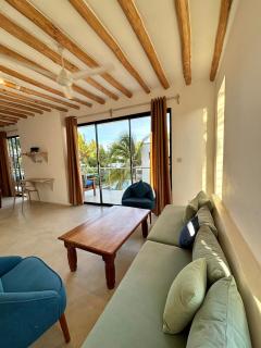 2 Bedroom Beachfront Getaway, Pool and Ocean Views - 0