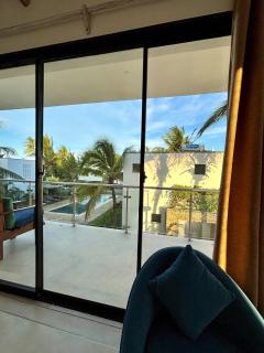 2 Bedroom Beachfront Getaway, Pool and Ocean Views - 8