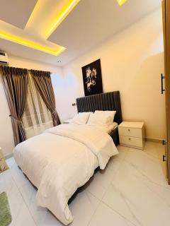 Spacious Two-Bedroom Apartment with Balcony Yaba - 9