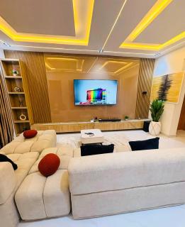 Spacious Two-Bedroom Apartment with Balcony Yaba - 0