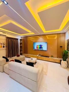 Spacious Two-Bedroom Apartment with Balcony Yaba - 2