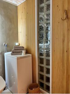 Lovely two room unit with free parking - 2
