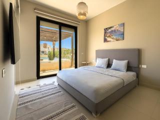 Lagoon-Front Townhouse , Pool & Panoramic Views - 1