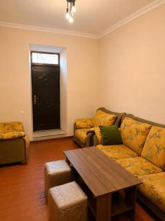 Cozy Apartment Near Zvartnots Airport - 4