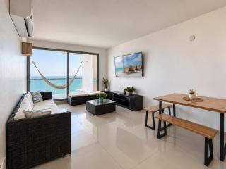 Ocean View - Pool - Jacuzzi - Fast WiFi - AC - Gym - 0