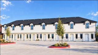 Hummingbird Haven 16 - Renovated Townhome near DHR - 0