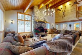 Beautiful ski chalet with gourmet kitchen theater room & private hot tub - 9