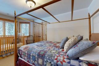 Beautiful ski chalet with gourmet kitchen theater room & private hot tub - 4