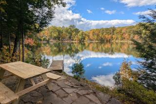 Lakefront Cabin w/ Views & Dock in Brandon - 9