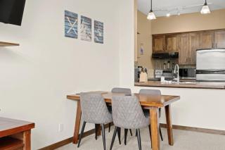 Serene 1BR MTN Escape for 2 Resort and Ski Access - 3
