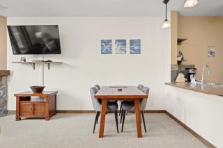 Serene 1BR MTN Escape for 2 Resort and Ski Access - 2