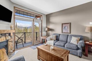 Ski and Stay MTN Getaway Sleeps 4 Hot tub and Gym - 0