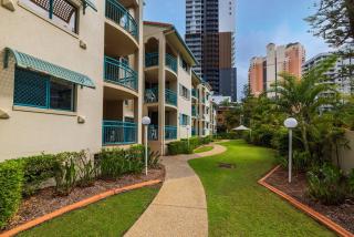 Fuller Holidays - Aruba Broadbeach Surf Apartment - 4